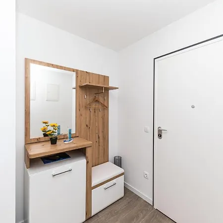 Cozy In Kastel Kambelovac With Wifi Apartment