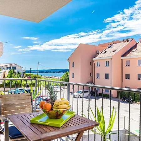 Cozy In Kastel Kambelovac With Wifi Kastela