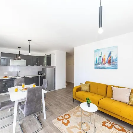 Cozy In Kastel Kambelovac With Wifi Kastela