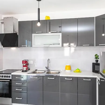 Cozy In Kastel Kambelovac With Wifi Apartment Kastela