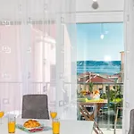 Amazing Apartment In Kastel Kambelovac Apartman *