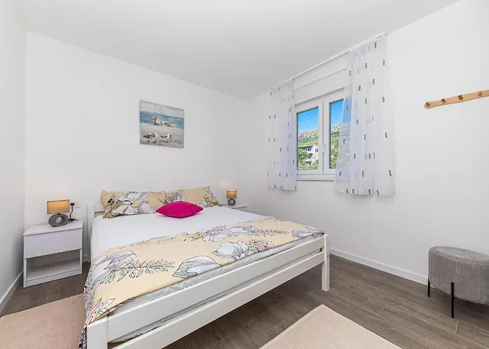 Awesome In Kastel Kambelovac *